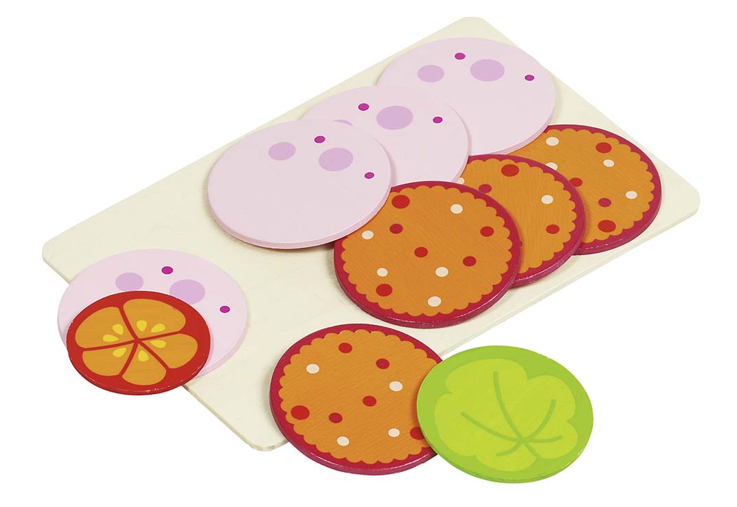 TRANCHE DE SAUCISSE, 8 TRANCHES, 1 FEUILLE DE SALADE, 1