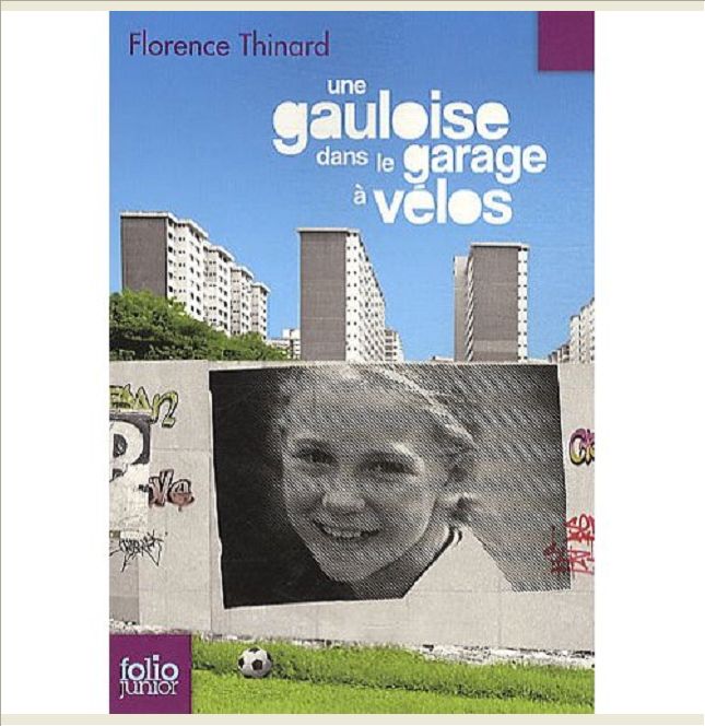UNE GAULOISE DANS LE GARAGE A VELOS