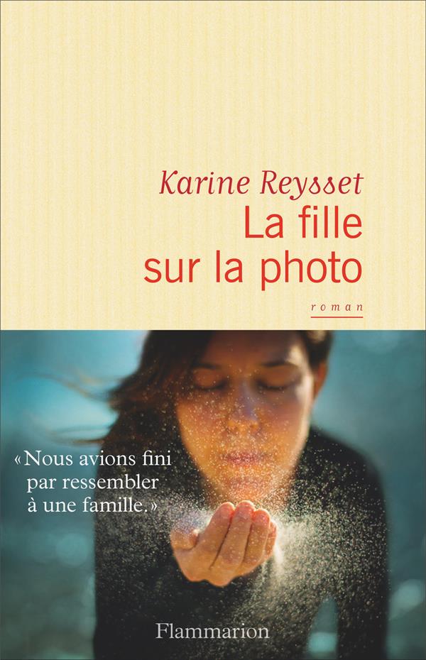 LA FILLE SUR LA PHOTO