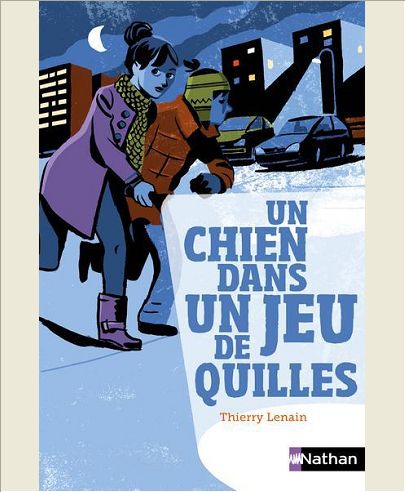 UN CHIEN DANS UN JEU DE QUILLES
