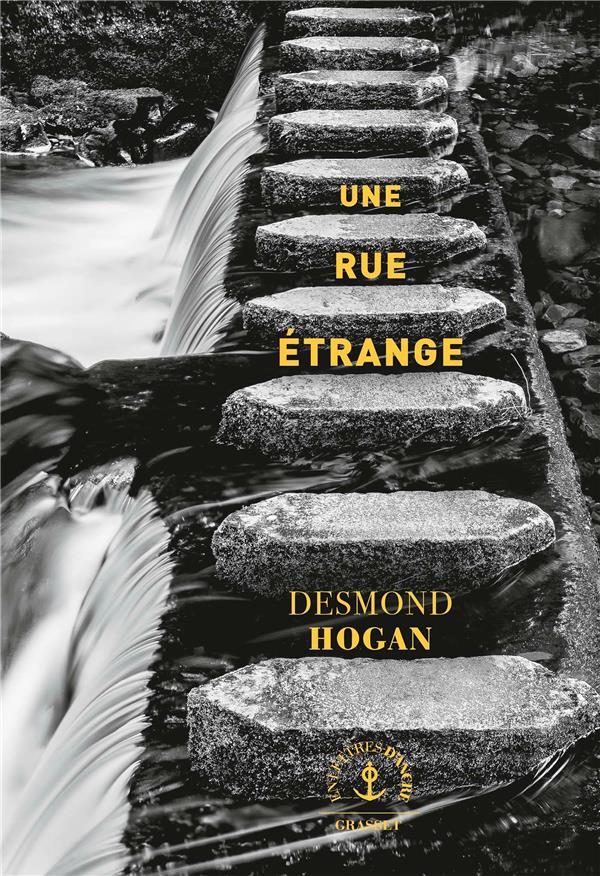 UNE RUE ETRANGE - ROMAN
