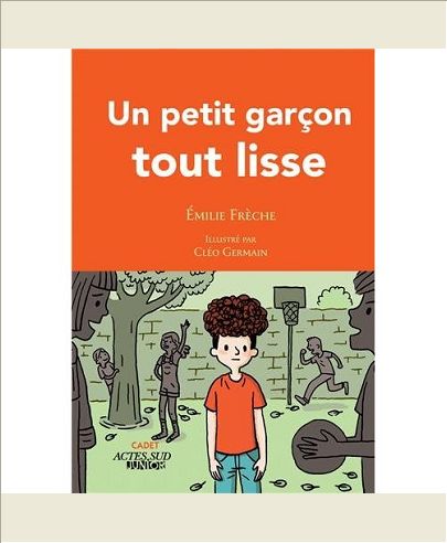 UN PETIT GARCON TOUT LISSE