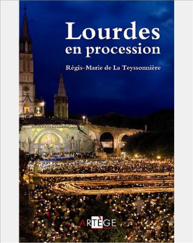 LOURDES EN PROCESSION