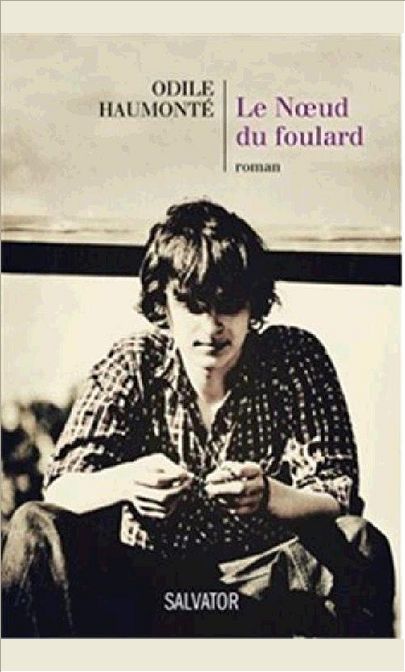 LE NOEUD DU FOULARD.