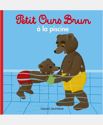 PETIT OURS BRUN A LA PISCINE