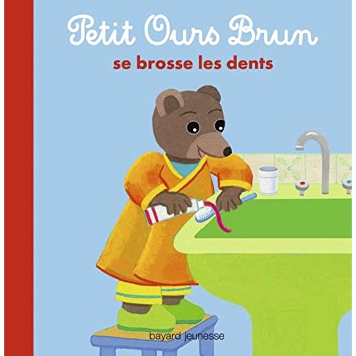 PETIT OURS BRUN SE BROSSE LES DENTS