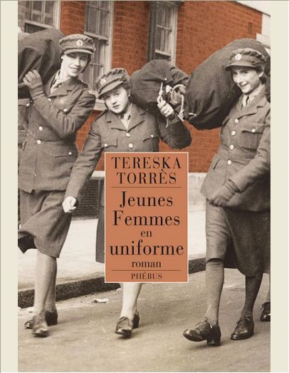 JEUNES FEMMES EN UNIFORME