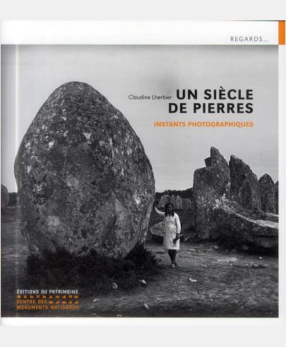 UN SIECLE DE PIERRES