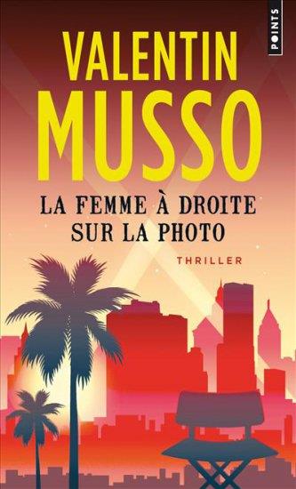 LA FEMME A DROITE SUR LA PHOTO