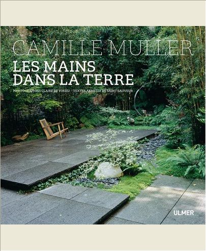 LES MAINS DANS LA TERRE