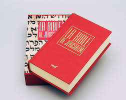 BIBLE DE JERUSALEM  FORMAT 10*16  RELIEE ROUGE SOUS COFFRET