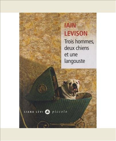 TROIS HOMMES, DEUX CHIENS ET UNE LANGOUSTE