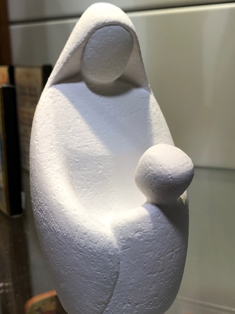 VIERGE A L'ENFANT 12 CM BLANCHE PIERRE RECONSTITUEE