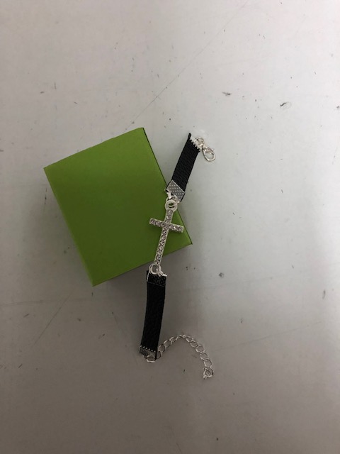 BRACELET METAL ARGENTE SIMILI CUIR CROIX STRASS BLANC